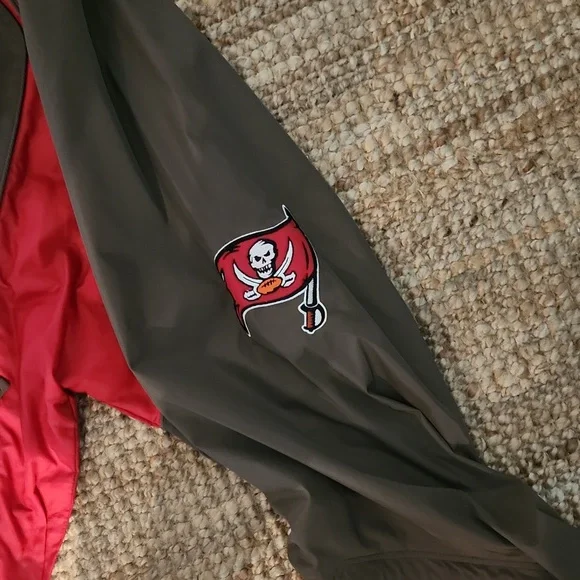Buccaneers Pullover - Picture 6 of 7